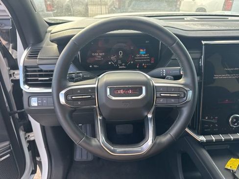 Used 2025 GMC Acadia Elevation image 14