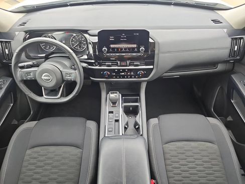 Used 2025 Nissan Pathfinder SV FWD image 9