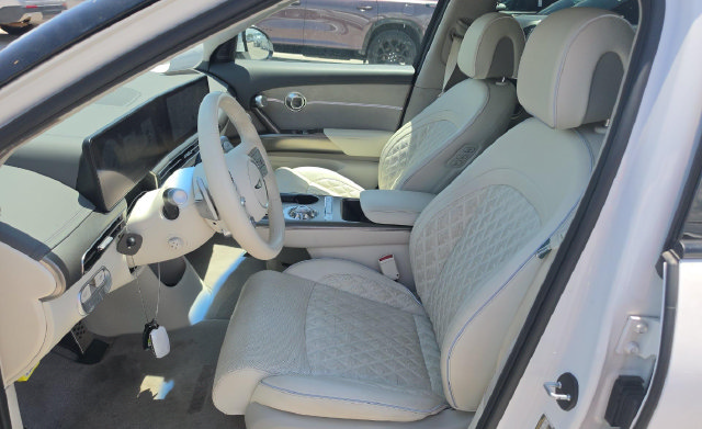 Used 2024 Genesis GV60 Performance AWD/4WD image 5