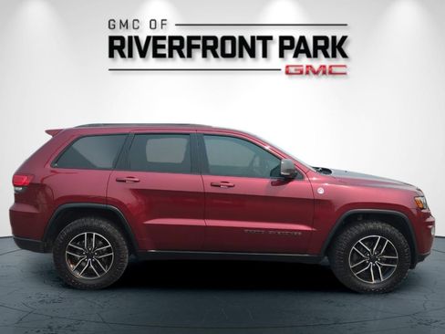 Used 2019 Jeep Grand Cherokee Trailhawk AWD/4WD image 2