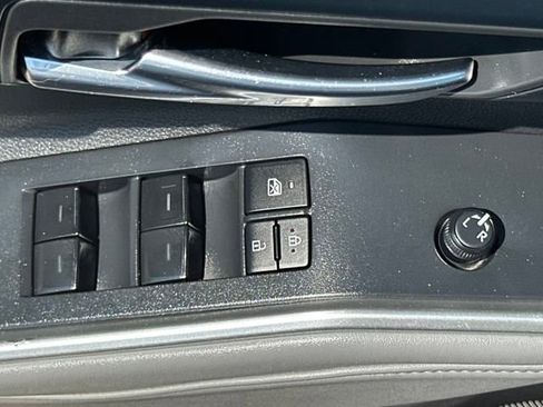 Used 2022 Toyota Highlander XLE image 13