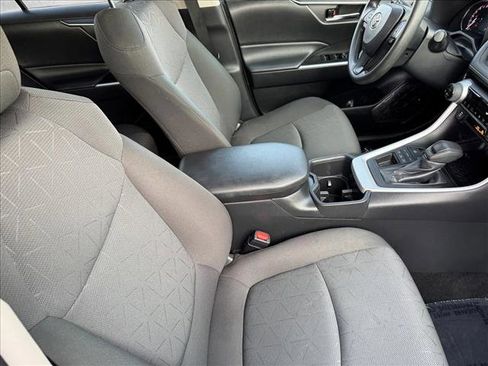 Used 2025 Toyota RAV4 XLE AWD/4WD image 17