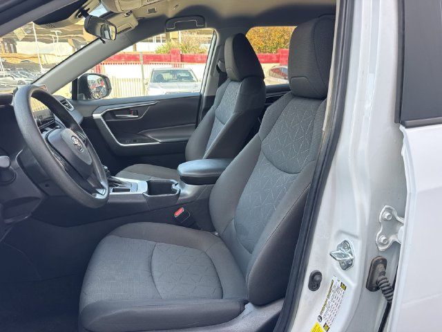 Used 2025 Toyota RAV4 XLE FWD image 25