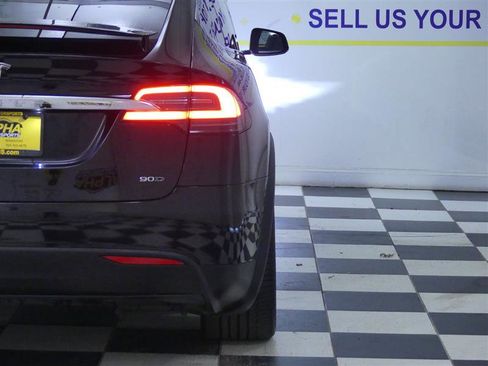Used 2016 Tesla Model X 90D image 22