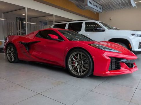 Used 2025 Chevrolet Corvette Z06 RWD image 2