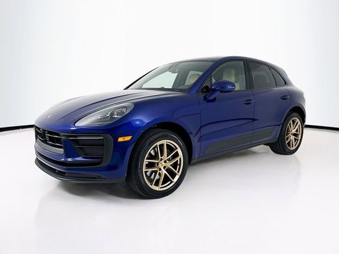 Certified 2025 Porsche Macan AWD/4WD image 1
