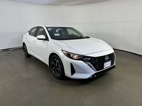 Used 2025 Nissan Sentra SV image 3
