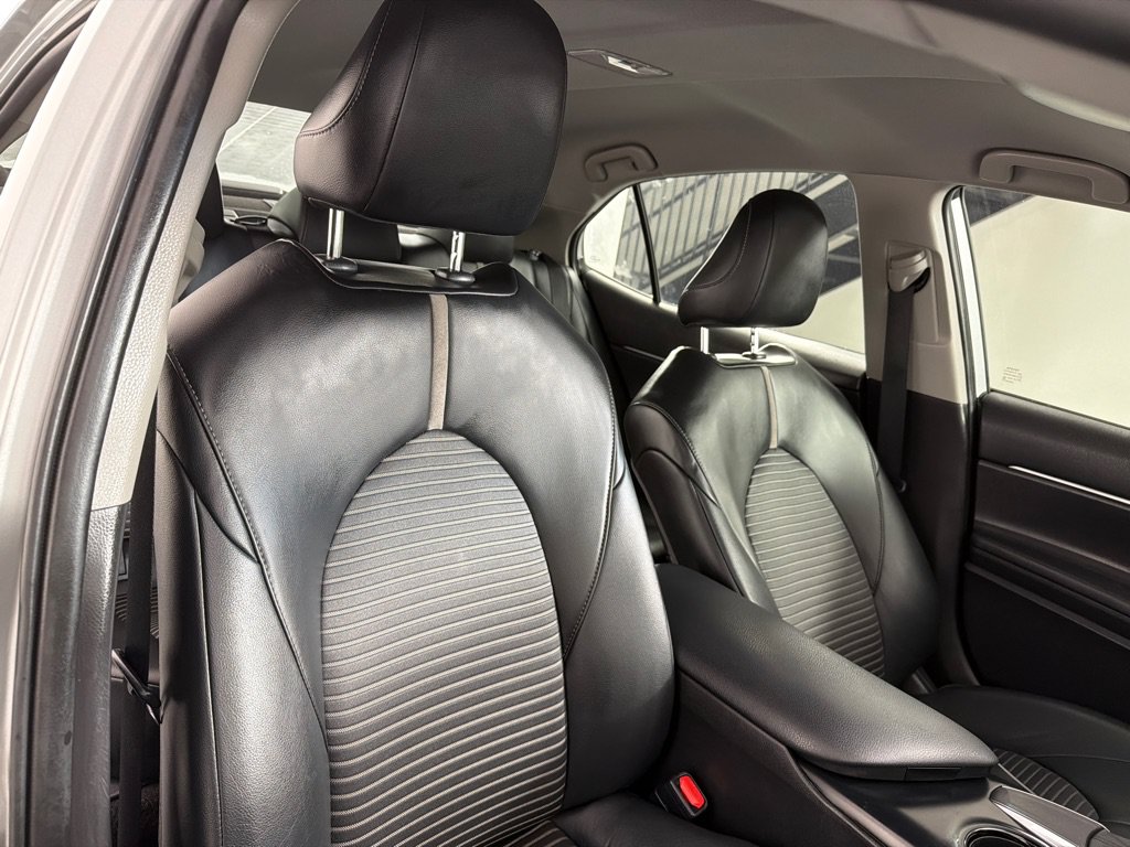 Used 2020 Toyota Camry SE FWD image 23