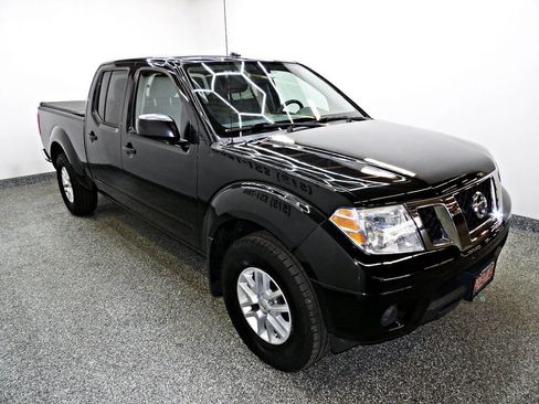 Used 2017 Nissan Frontier SV image 3