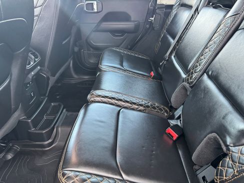 Used 2022 Jeep Wrangler Unlimited Sahara image 13