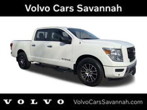 Used 2021 Nissan Titan SV w/ SV Convenience Package image 2