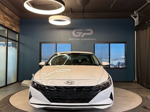 Used 2023 Hyundai Elantra SE image 8
