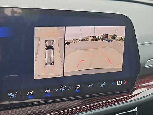 New 2026 Chevrolet Traverse Z71 w/ Driver Confidence Package AWD/4WD image 16