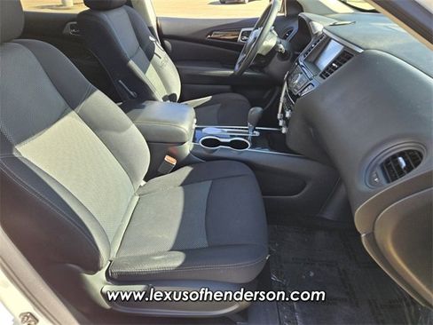 Used 2018 Nissan Pathfinder S image 17