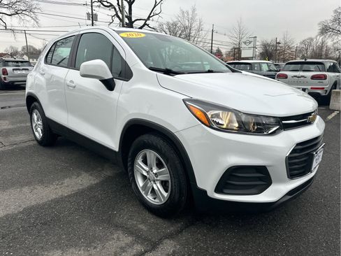 Used 2020 Chevrolet Trax LS image 2
