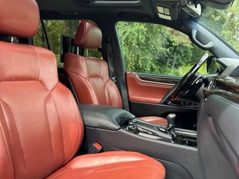Used 2020 Lexus LX 570 4WD w/ Sport Package image 25