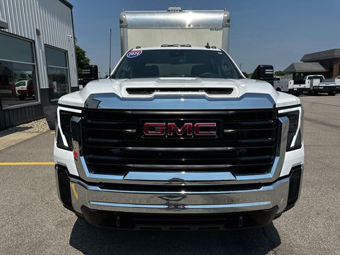 Used 2024 GMC Sierra 3500 Pro w/ Convenience Package image 17