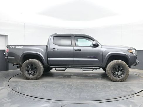 Used 2022 Toyota Tacoma TRD Sport w/ Technology Package AWD/4WD image 11