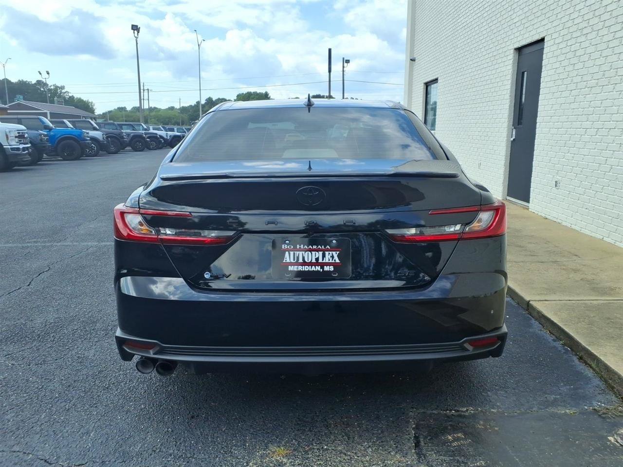 Used 2026 Toyota Camry SE w/ Convenience Package FWD image 4