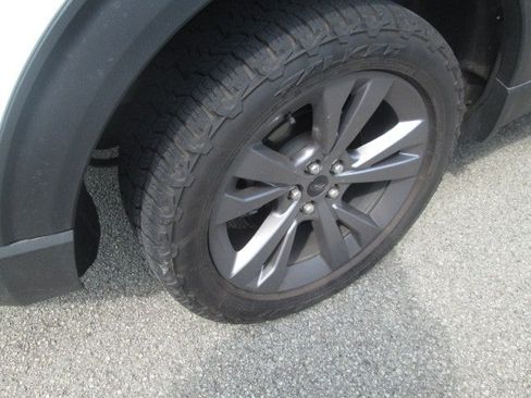 Used 2025 Ford Explorer Active w/ Active Comfort Package AWD/4WD image 7