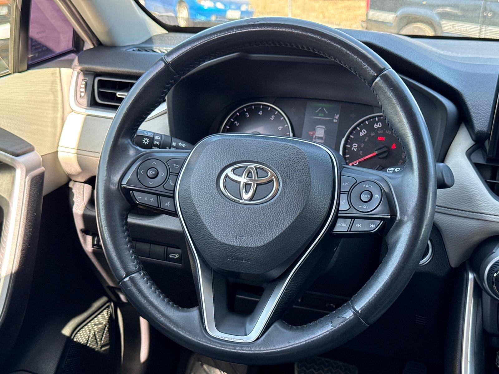 Used 2022 Toyota RAV4 XLE Premium w/ Carpet Mat Package (TMS) AWD/4WD image 24
