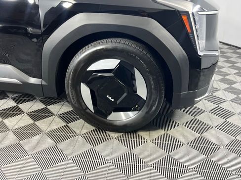 Used 2024 Kia EV9 Light Long Range image 4