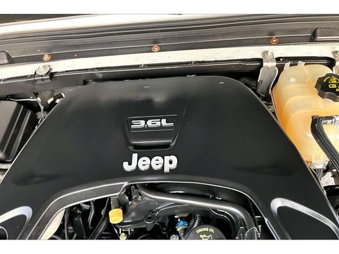 Used 2018 Jeep Wrangler Unlimited Rubicon AWD/4WD image 56