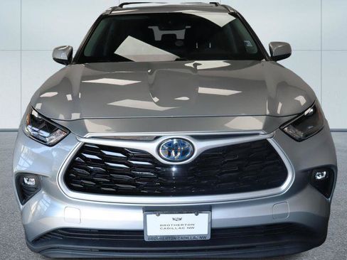 Used 2022 Toyota Highlander XLE AWD/4WD image 12