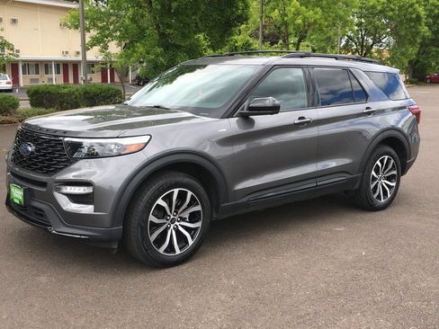 Used 2023 Ford Explorer ST-Line w/ Class IV Trailer Tow Package AWD/4WD image 11