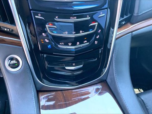 Used 2019 Cadillac Escalade Premium Luxury AWD/4WD image 34