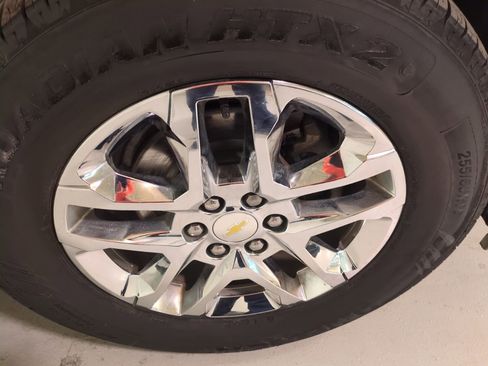 Used 2021 Chevrolet Traverse LT image 22