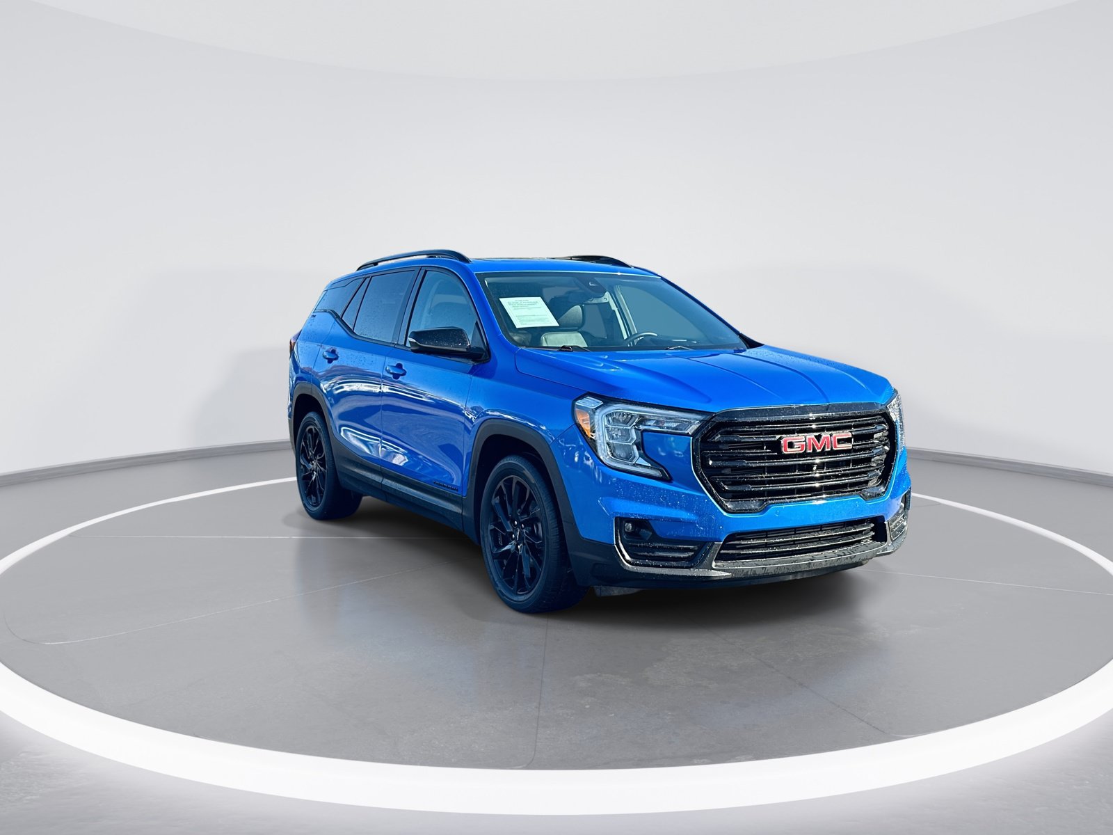 Used 2024 GMC Terrain SLT w/ Infotainment Package II FWD image 2