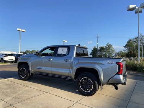 Used 2024 Toyota Tacoma TRD Sport w/ TRD Sport Upgrade Package RWD image 9