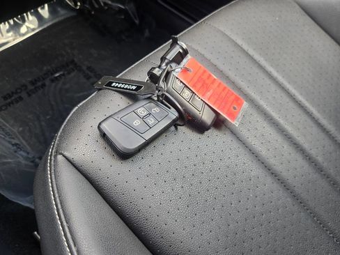 Used 2023 Volkswagen Tiguan SE R-Line FWD image 20