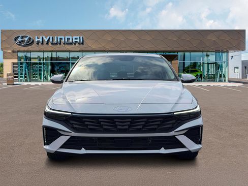 New 2026 Hyundai Elantra Limited FWD image 12