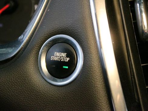 Used 2023 Chevrolet Traverse LT FWD image 25