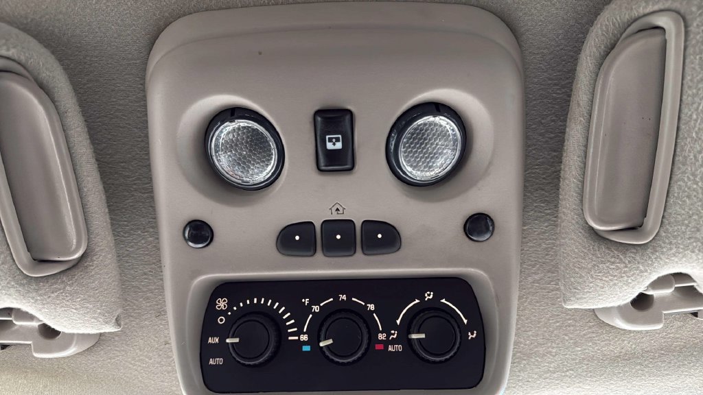 Used 2003 Chevrolet Suburban Z71 AWD/4WD image 27