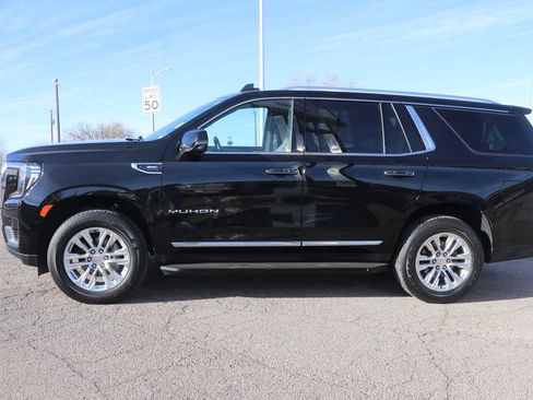 Used 2022 GMC Yukon SLT w/ SLT Premium Package image 4