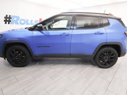 Used 2023 Jeep Compass Latitude w/ Convenience Group AWD/4WD image 2