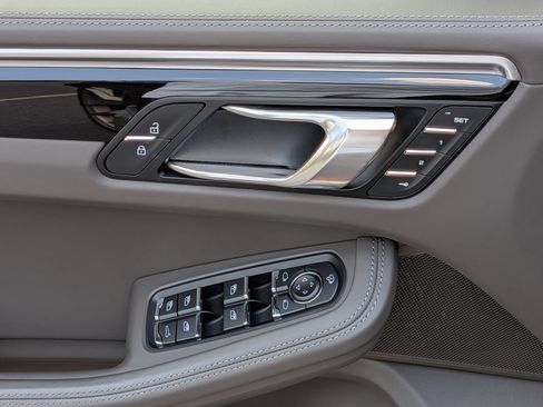 Certified 2024 Porsche Macan S AWD/4WD image 23