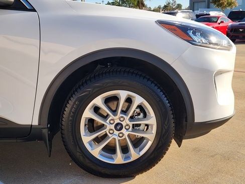 Certified 2022 Ford Escape SE image 8