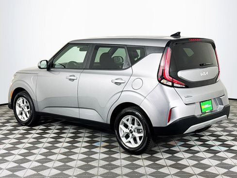 Used 2025 Kia Soul LX w/ LX Technology Package FWD image 6