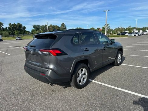 Used 2021 Toyota RAV4 XLE w/ Convenience Package FWD image 5