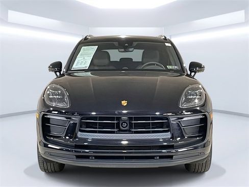 Used 2025 Porsche Macan image 2