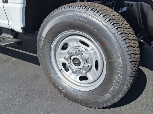 New 2026 Ford F250 XL w/ XL Chrome Package image 20