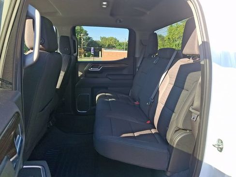 Used 2023 Chevrolet Silverado 1500 LT AWD/4WD image 10