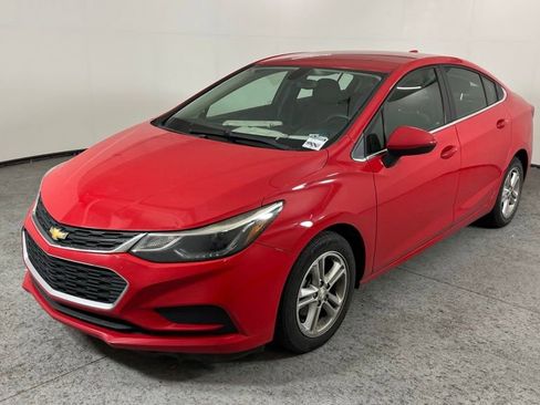 Used 2017 Chevrolet Cruze LT w/ Convenience Package FWD image 3