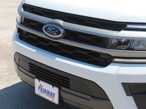 Used 2023 Ford Expedition XLT RWD image 5