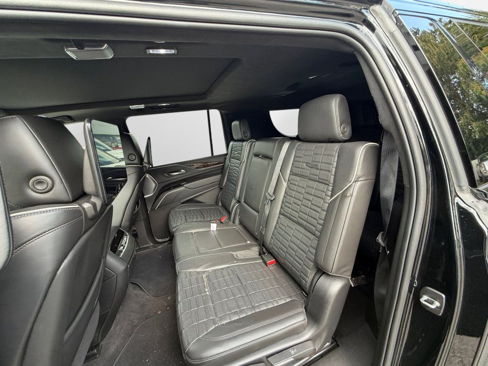 Used 2022 Cadillac Escalade ESV Sport Platinum w/ LPO, ONYX Package AWD/4WD image 11