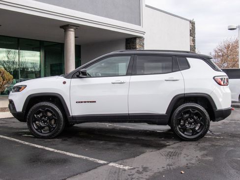 Used 2023 Jeep Compass Trailhawk image 4